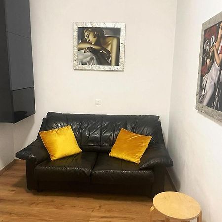 Piccolo Appartamento Nel Cuore Di Triest Exterior foto